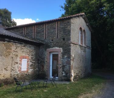 Saint-Macaire-en-Mauges Bed & Breakfast | Cabanes et chambre à la Bernardiere