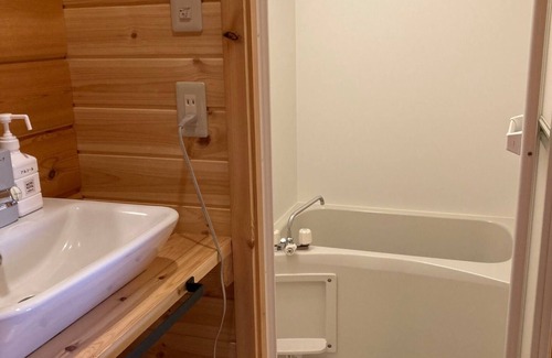 Kita Karuizawa RV Rental | Cabanon utile Living in a small cabin in the fo/Agatsuma County Gunma