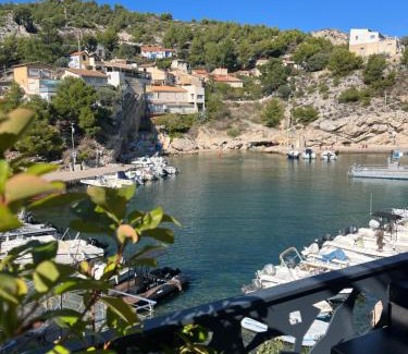 Calanque de Morgiou Bed & Breakfast | Cabanon vue mer L ilette Niolon Côte bleue