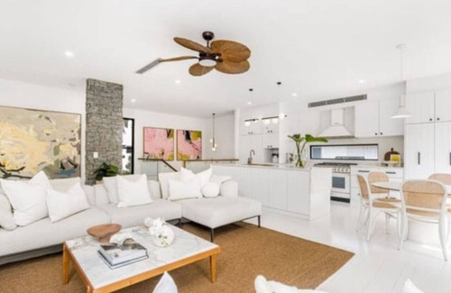 Bogangar House | Cabarita - 4 bedroom home - across from the beach