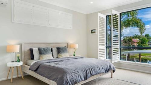 Bogangar House | Cabarita Reef House - Pool, Lake, Beach & AC!