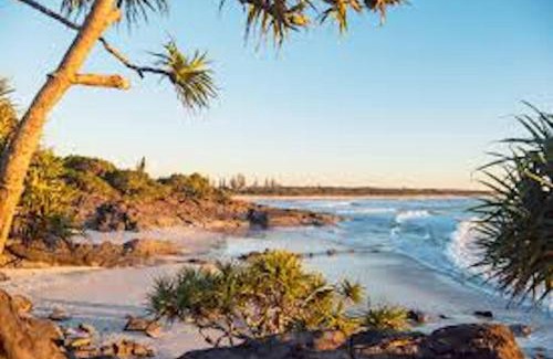 Bogangar House | Cabarita Reef House - Pool, Lake, Beach & AC!