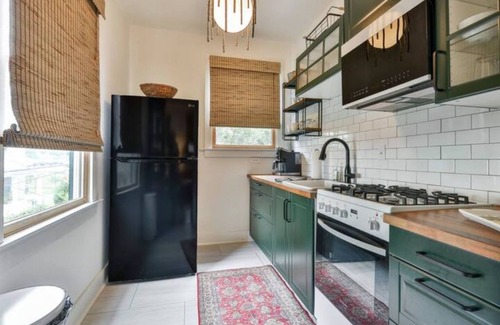 Cabbagetown Apartment | CABBAGETOWN STUDIO B