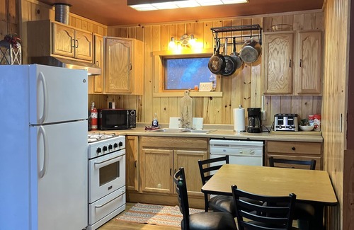 Sioux Narrows Nestor Falls Cabin | Cabin 6 Lakeview, Shared Sauna-Hot Tub Patio, Lake Tours, Boat Rental.