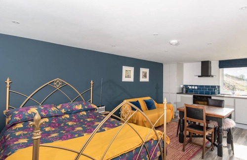 Glandyfi Cottage | Cabin ∙ 1 bedroom ∙ 4 guests
