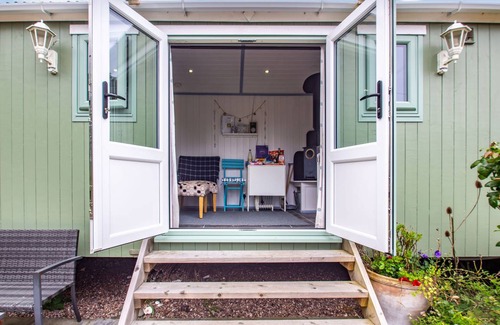 Aberdovey Cottage | Cabin ∙ 1 bedroom ∙ 2 guests
