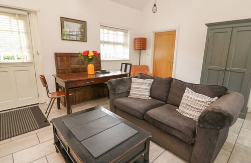 Trawscoed Cottage | Cabin ∙ 1 bedroom ∙ 2 guests