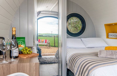 Stackpole Cottage | Cabin ∙ 1 bedroom ∙ 3 guests