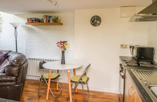 Tunstead Cottage | Cabin ∙ 1 bedroom ∙ 2 guests