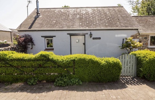 Haverfordwest Cottage | Cabin ∙ 1 bedroom ∙ 2 guests