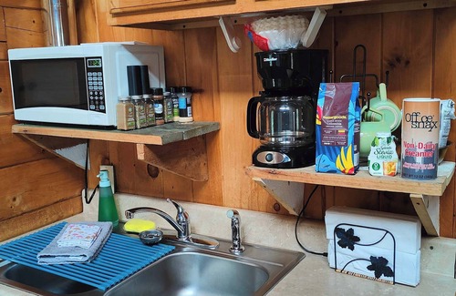 Columbia Cabin | Cabin 1 - Pet Friendly | Firepit | Near Lake | Private Cabin
