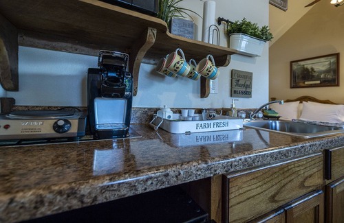 Waco House | Cabin 1 Rental 15 Minutes From Magnolia and Baylor
