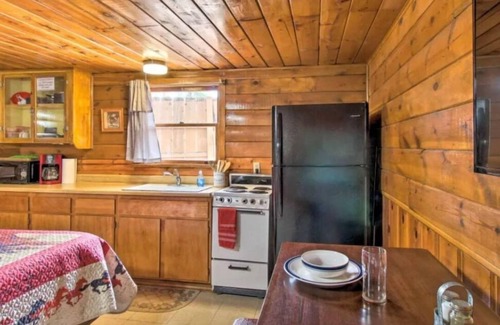 Pinetop-Lakeside Cabin | Cabin 1 - Studio King Sleeps 2