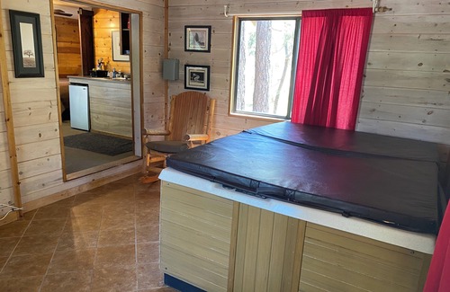 Payson Cabin | Cabin 1 - Sweetheart Deluxe Cabin - Two-room Cabin w/Indoor Jacuzzi