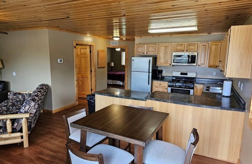Isle Resort | Cabin 10 2 bedroom in Isle with WiFi and stunning lake views on ground floor