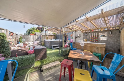 Bishops Castle Cottage | Cabin ∙ 10 bedrooms ∙ 23 guests