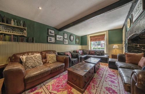 Bishops Castle Cottage | Cabin ∙ 10 bedrooms ∙ 23 guests