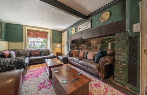 Bishops Castle Cottage | Cabin ∙ 10 bedrooms ∙ 23 guests