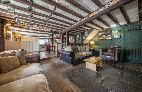 Bishops Castle Cottage | Cabin ∙ 10 bedrooms ∙ 23 guests