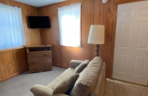 Warsaw Cabin | Cabin 10 - Reel and Trigger