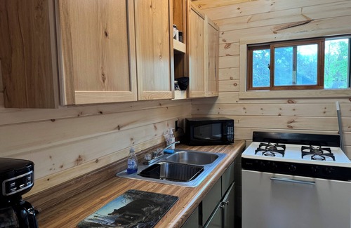 Gould City Cabin | Cabin 10-The Bear Den at Sunset Pines Resort
