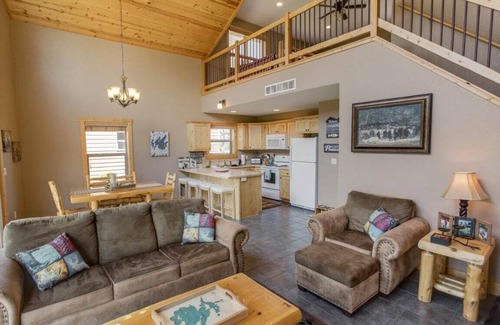 Walker Cabin | Cabin 104 - Open Loft/Modern, Clean, Comfortable