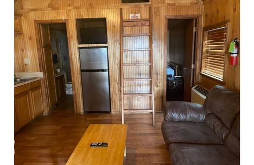 Negreet Cabin | Cabin 11 at Tranquility Bay Resort