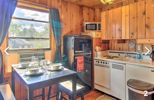 Pinetop-Lakeside Cabin | Cabin 11 · Cabin 11 Family Unit w/Queen Bed, slps 7