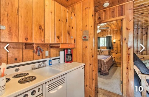 Pinetop-Lakeside Cabin | Cabin 11 · Cabin 11 Family Unit w/Queen Bed, slps 7