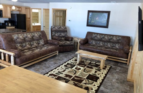Hines Villa | Cabin 14 Lakefront Family Resort