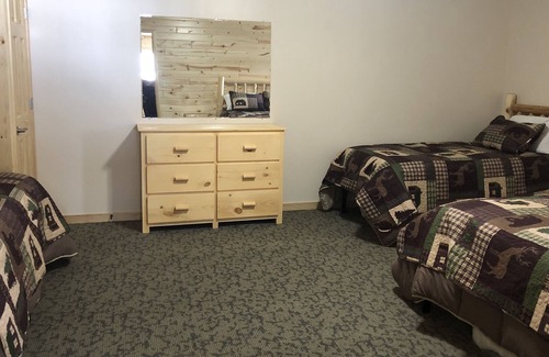 Hines Resort | Cabin 14 Lakefront Family/Pet Friendly Resort Amenities Fishing Dock