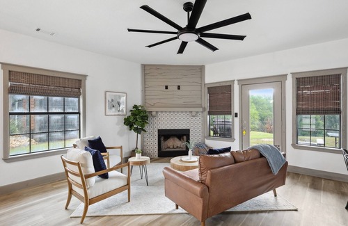 Graford House | Cabin 18: Waves of Joy