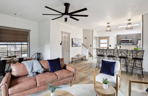 Graford House | Cabin 18: Waves of Joy