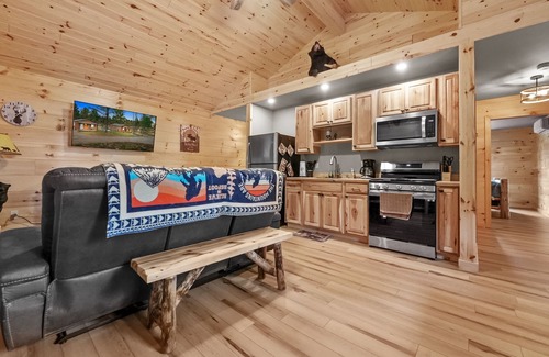 Atlanta Cabin | Cabin#2 at Northern Comfort wopt side by side rentals