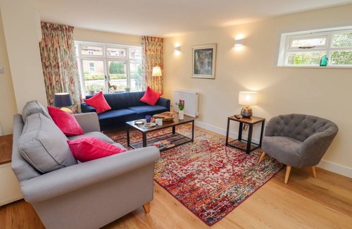 Clifford Chambers Cottage | Cabin ∙ 2 bedrooms ∙ 4 guests