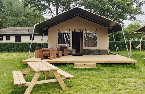 Municipality of Langedijk Cabin | Cabin ∙ 2 bedrooms ∙ 6 guests