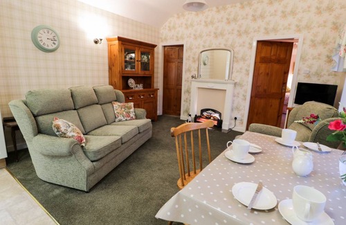 Castle Douglas Cottage | Cabin ∙ 2 bedrooms ∙ 3 guests