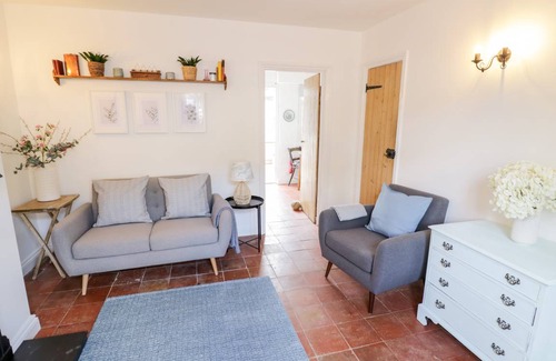 Sedgeberrow Cottage | Cabin ∙ 2 bedrooms ∙ 3 guests