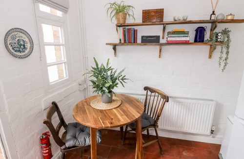 Sedgeberrow Cottage | Cabin ∙ 2 bedrooms ∙ 3 guests