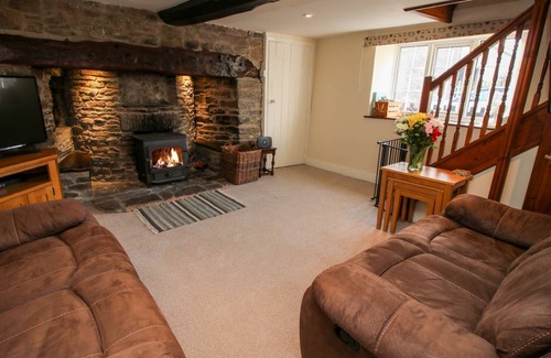 Newcastle-on-Clun Cottage | Cabin ∙ 2 bedrooms ∙ 4 guests