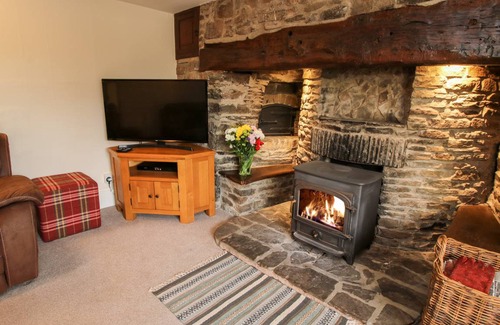 Newcastle-on-Clun Cottage | Cabin ∙ 2 bedrooms ∙ 4 guests