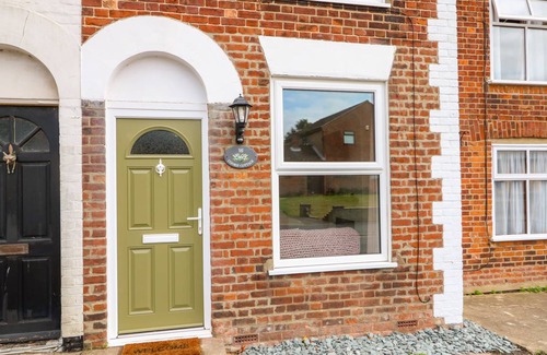 Martham Cottage | Cabin ∙ 2 bedrooms ∙ 4 guests
