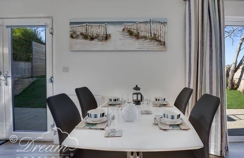 Weymouth Cottage | Cabin ∙ 2 bedrooms ∙ 4 guests