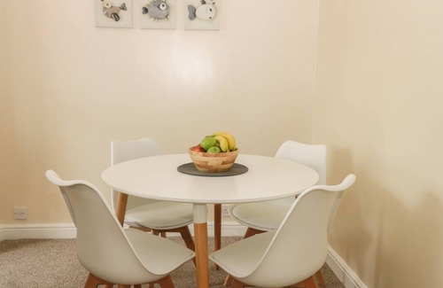 Muston Cottage | Cabin ∙ 2 bedrooms ∙ 4 guests
