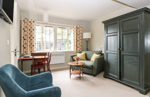 Five Oak Green Cottage | Cabin ∙ 2 bedrooms ∙ 4 guests