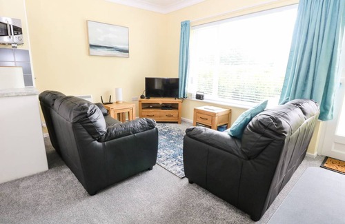 Mundesley Cottage | Cabin ∙ 2 bedrooms ∙ 4 guests