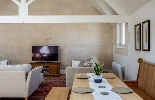Painswick Cottage | Cabin ∙ 2 bedrooms ∙ 4 guests