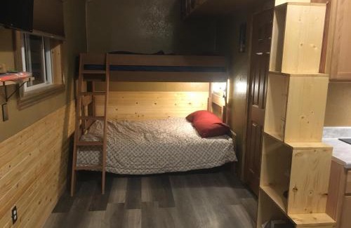 Custer House | Cabin 2 Brand new Rental car available