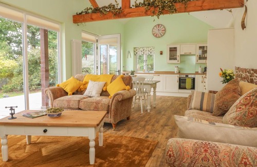 Broadwoodkelly Cottage | Cabin ∙ 2 bedrooms ∙ 4 guests