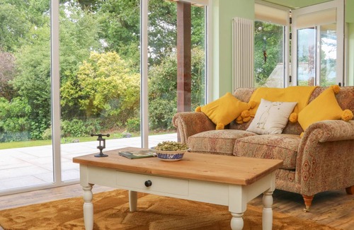 Broadwoodkelly Cottage | Cabin ∙ 2 bedrooms ∙ 4 guests
